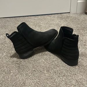 Steve Madden Size 10 Womens Flat Black Booties